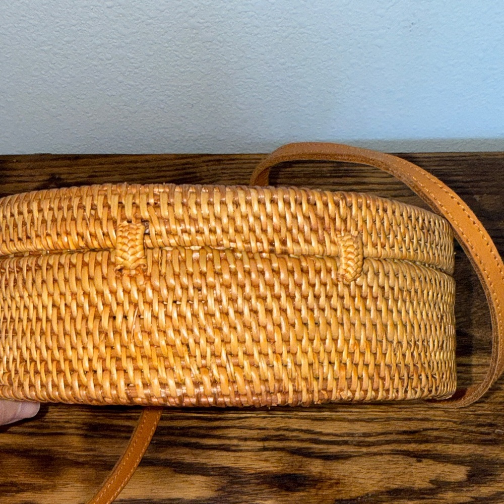 Street Level Round Woven Crossbody Bag in Tan Brown - Picture 6 of 9